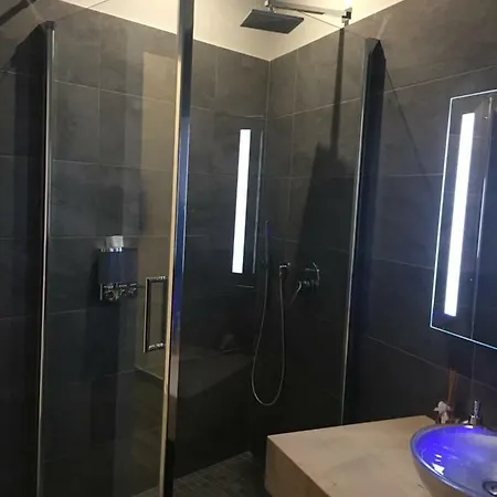 Gio Gala Relais * מילאצו